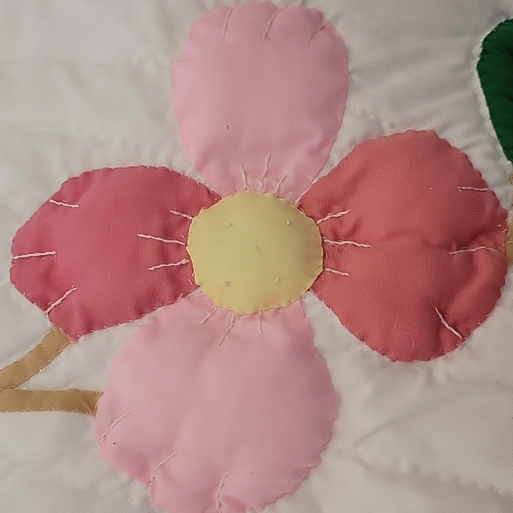 Vtg Handmade Dogwood Quilt - Picture 6 of 6